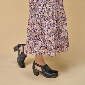 Dansko Women Sassy Clog Size 38  7.5 - 8  Black Leather Block Heel Cutouts Shoe